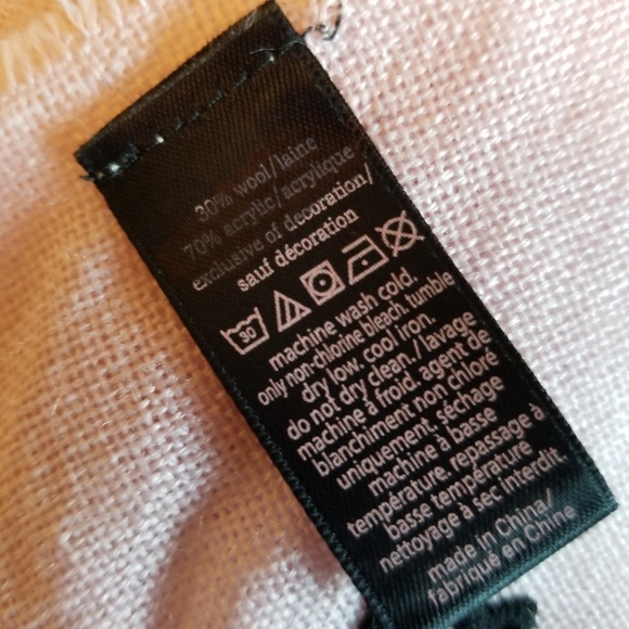 Victoria's Secret Oversized Scarf Wrap - Picture 6 of 6